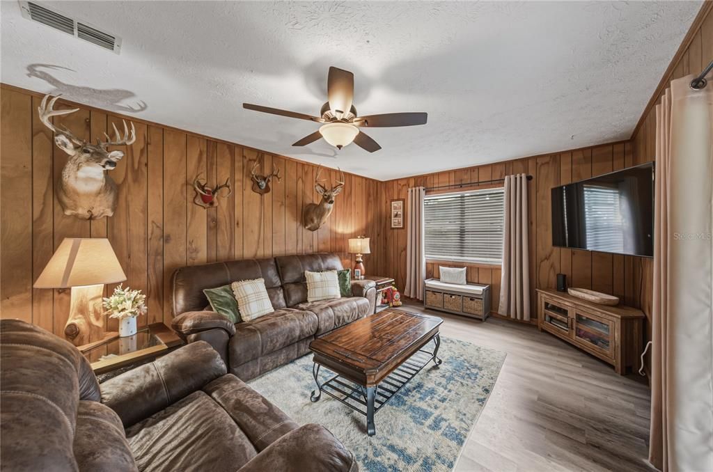For Sale: $375,000 (3 beds, 2 baths, 1730 Square Feet)