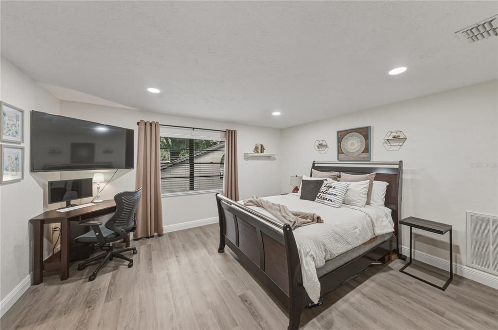 For Sale: $375,000 (3 beds, 2 baths, 1730 Square Feet)