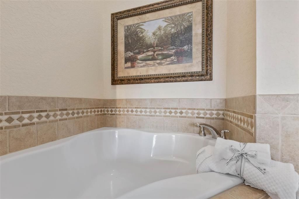 For Rent: $1,500 (1 beds, 1 baths, 823 Square Feet)