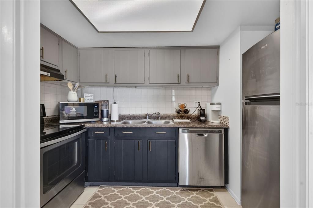 For Sale: $475,000 (1 beds, 1 baths, 767 Square Feet)