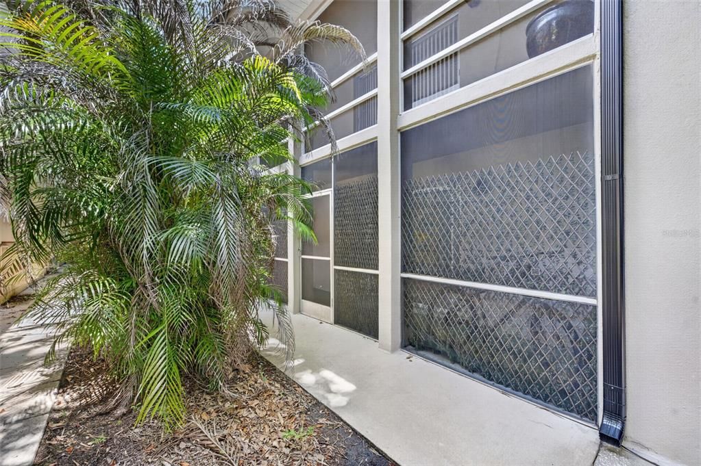 For Sale: $475,000 (1 beds, 1 baths, 767 Square Feet)
