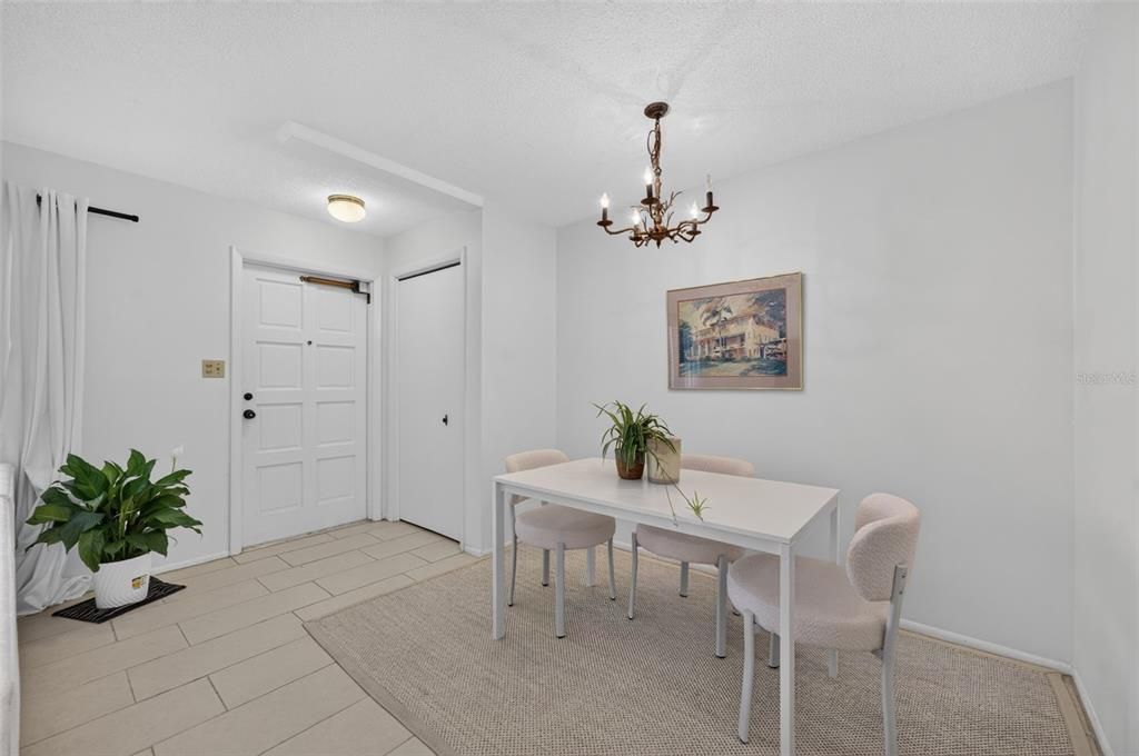 For Sale: $475,000 (1 beds, 1 baths, 767 Square Feet)
