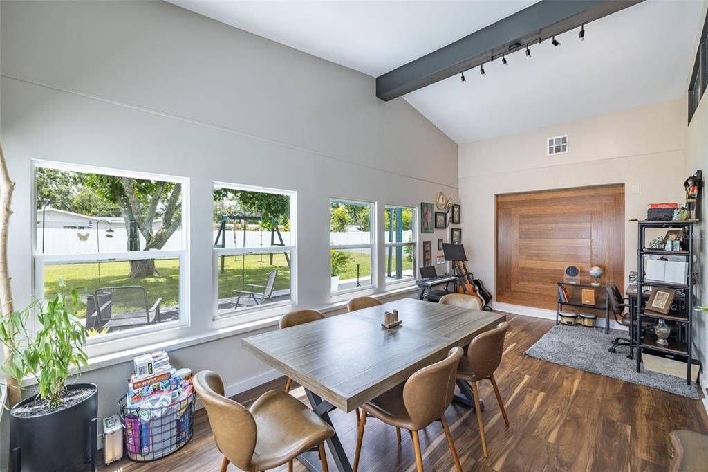For Sale: $448,900 (3 beds, 2 baths, 1525 Square Feet)