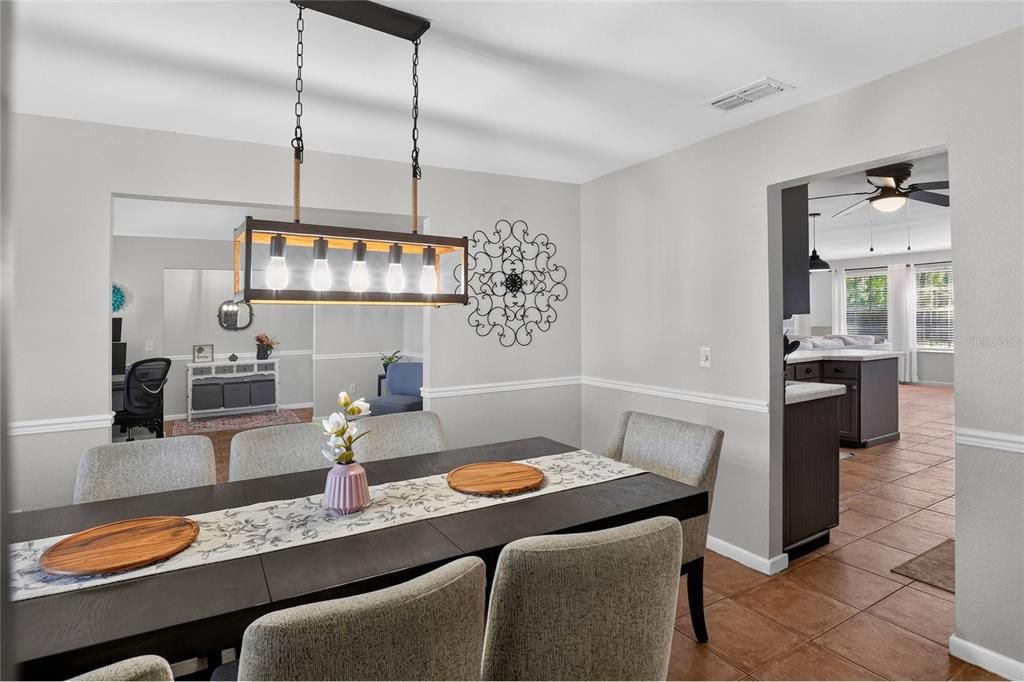 En Venta: $449,000 (4 camas, 3 baños, 2423 Pies cuadrados)