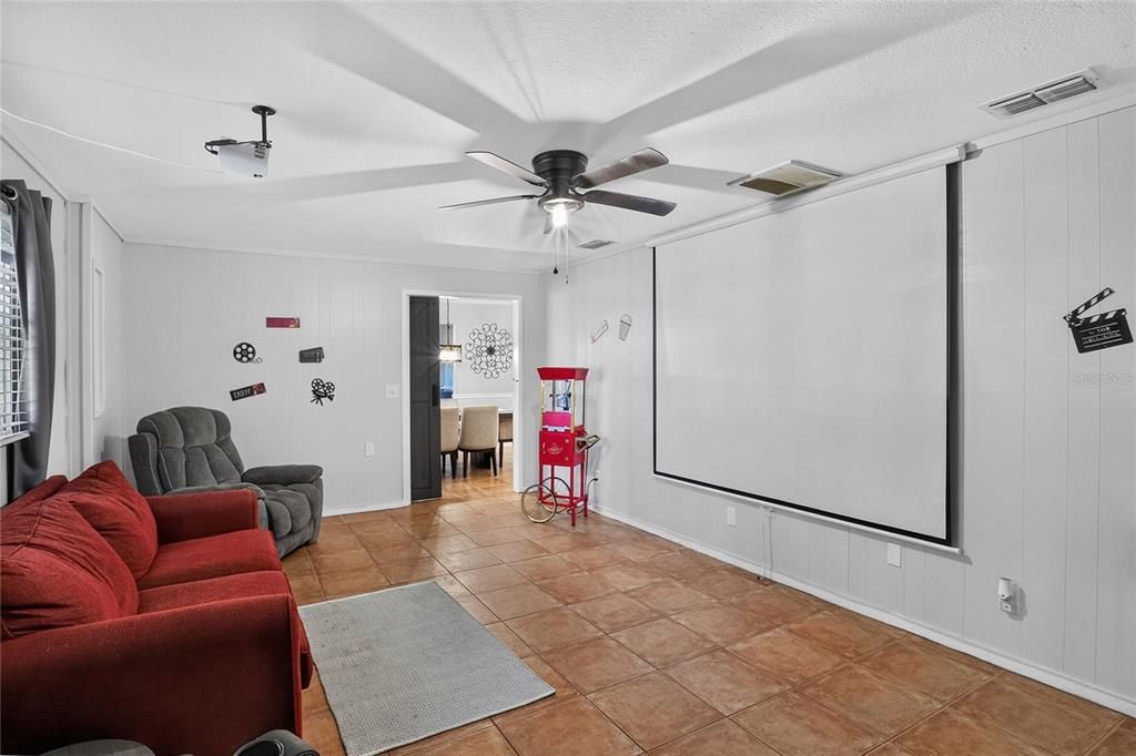 En Venta: $449,000 (4 camas, 3 baños, 2423 Pies cuadrados)