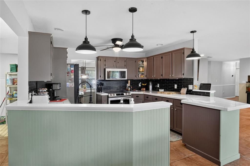 En Venta: $449,000 (4 camas, 3 baños, 2423 Pies cuadrados)