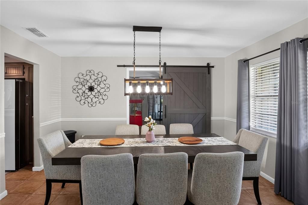 En Venta: $449,000 (4 camas, 3 baños, 2423 Pies cuadrados)