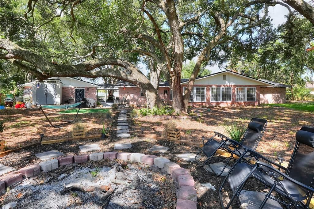 En Venta: $449,000 (4 camas, 3 baños, 2423 Pies cuadrados)
