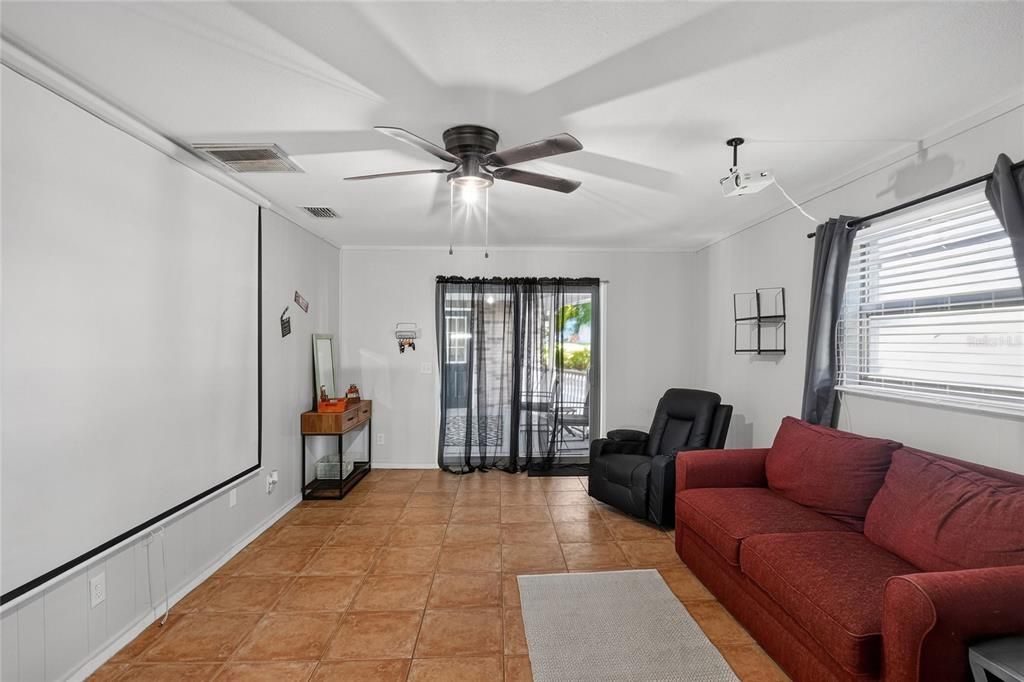 En Venta: $449,000 (4 camas, 3 baños, 2423 Pies cuadrados)