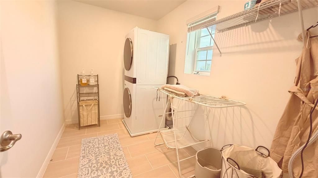 В аренду: $3,290 (5 спален, 3 ванн, 3800 Квадратных фут)