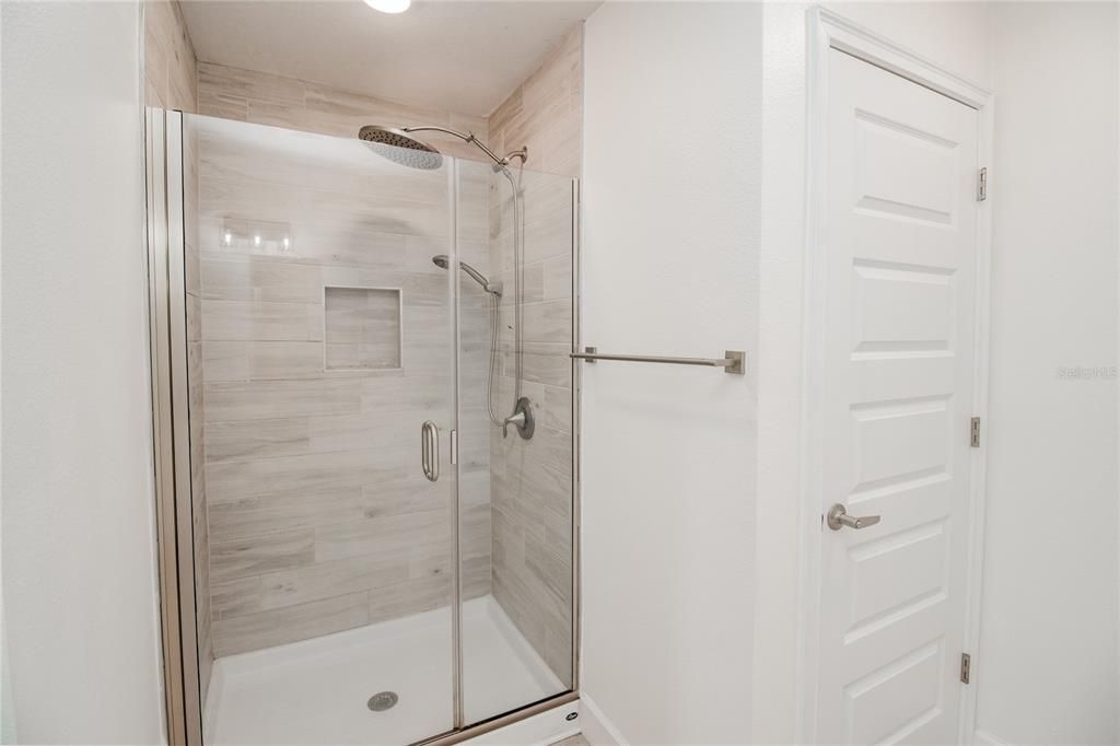 En Venta: $419,900 (4 camas, 3 baños, 2200 Pies cuadrados)
