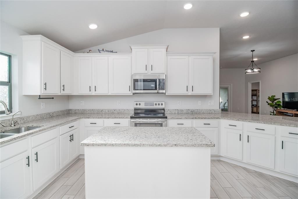 En Venta: $419,900 (4 camas, 3 baños, 2200 Pies cuadrados)