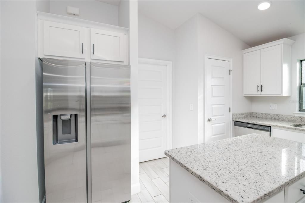 En Venta: $419,900 (4 camas, 3 baños, 2200 Pies cuadrados)