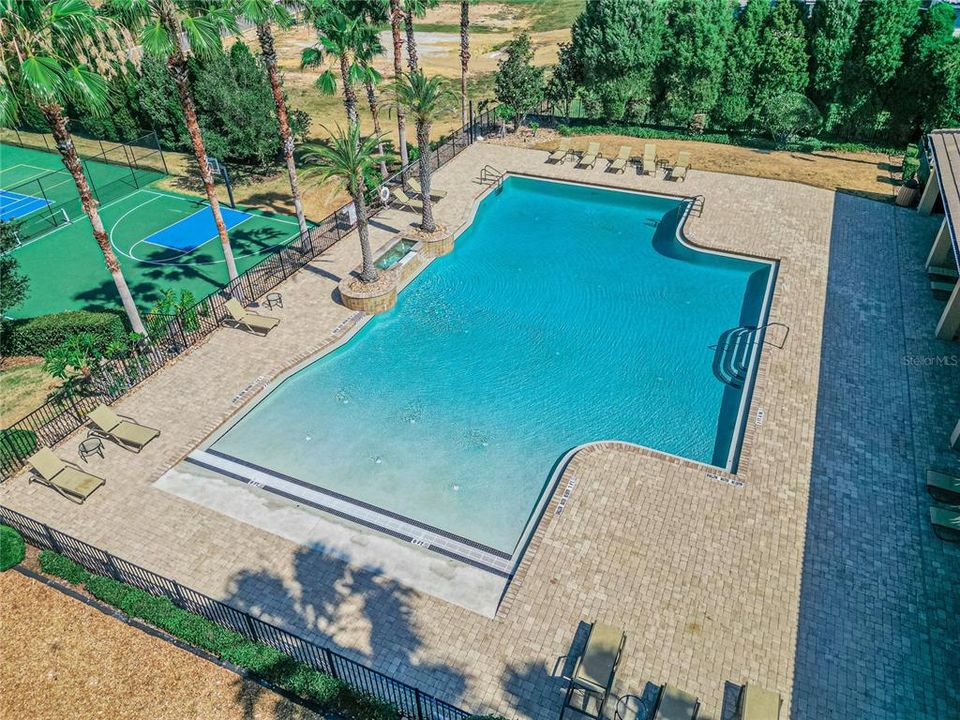 En Venta: $419,900 (4 camas, 3 baños, 2200 Pies cuadrados)