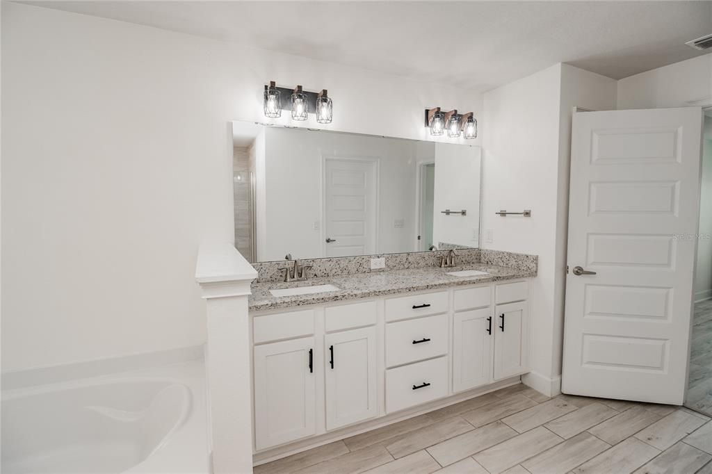 En Venta: $419,900 (4 camas, 3 baños, 2200 Pies cuadrados)