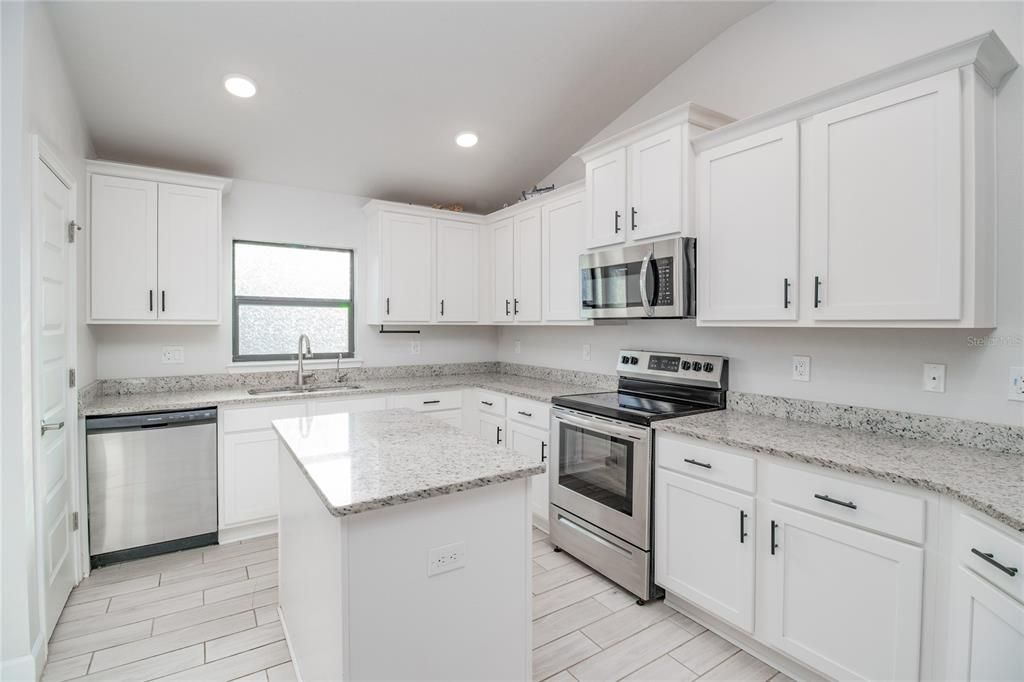 En Venta: $419,900 (4 camas, 3 baños, 2200 Pies cuadrados)