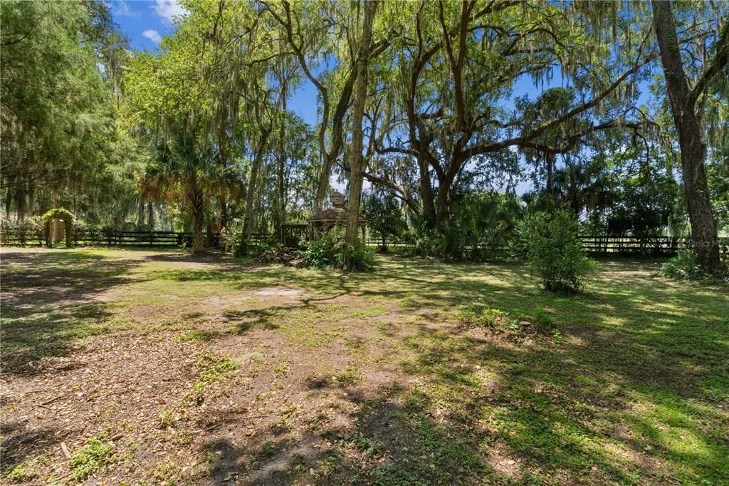 For Sale: $140,000 (2 beds, 2 baths, 924 Square Feet)