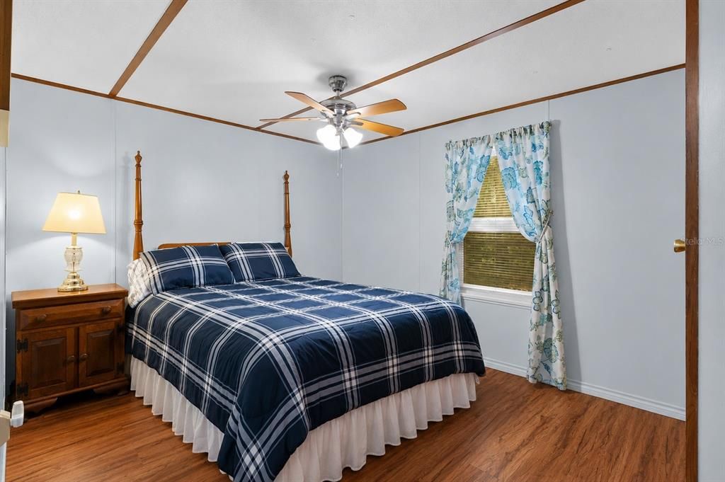 For Sale: $140,000 (2 beds, 2 baths, 924 Square Feet)