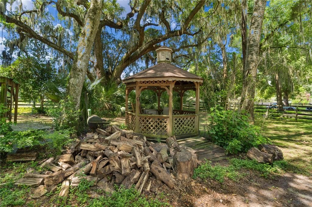 For Sale: $140,000 (2 beds, 2 baths, 924 Square Feet)