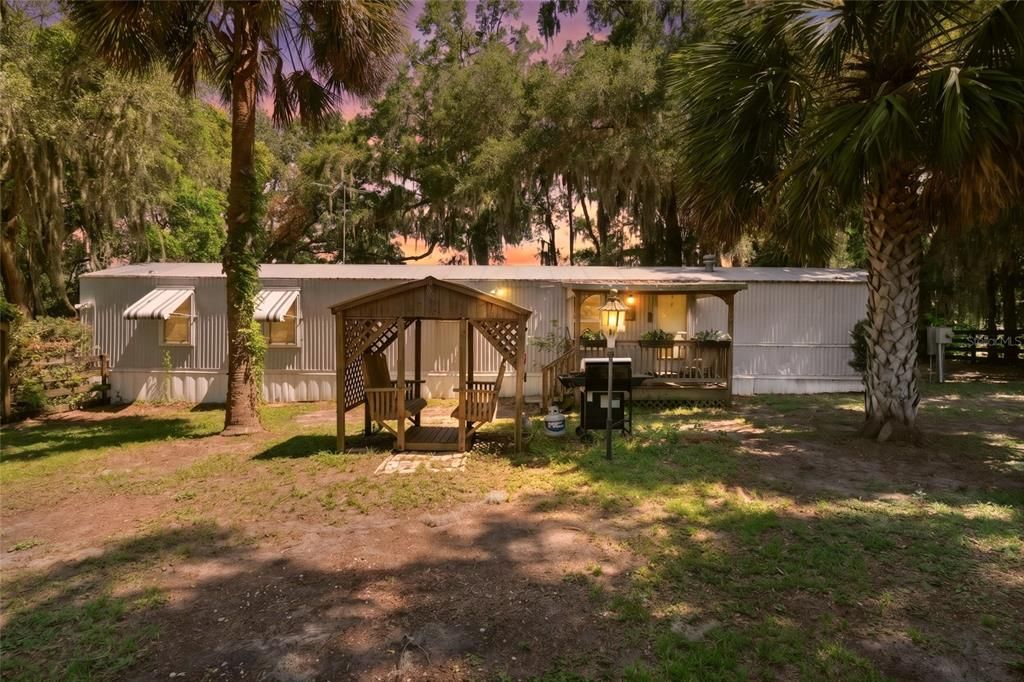 For Sale: $140,000 (2 beds, 2 baths, 924 Square Feet)