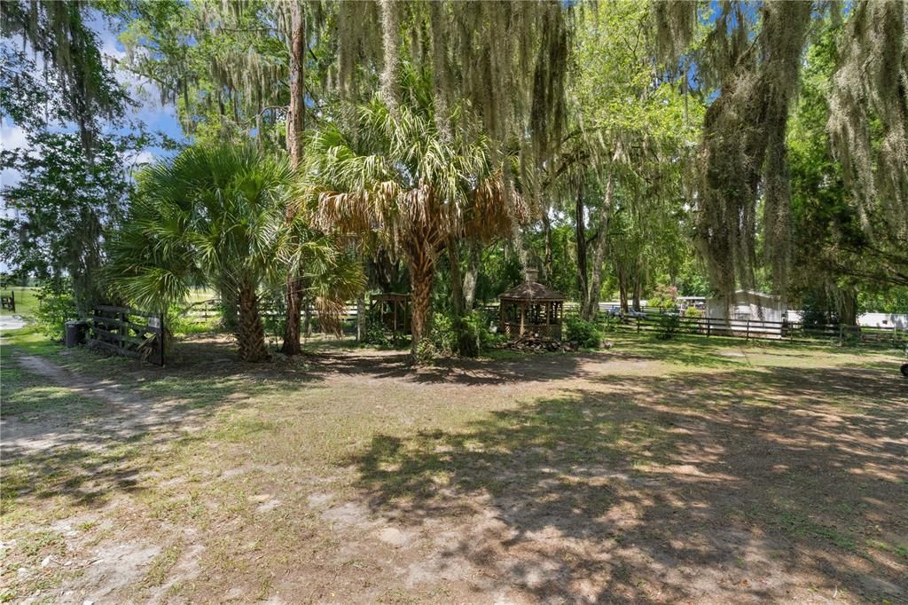 For Sale: $140,000 (2 beds, 2 baths, 924 Square Feet)