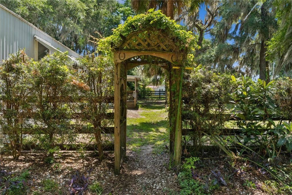 For Sale: $140,000 (2 beds, 2 baths, 924 Square Feet)