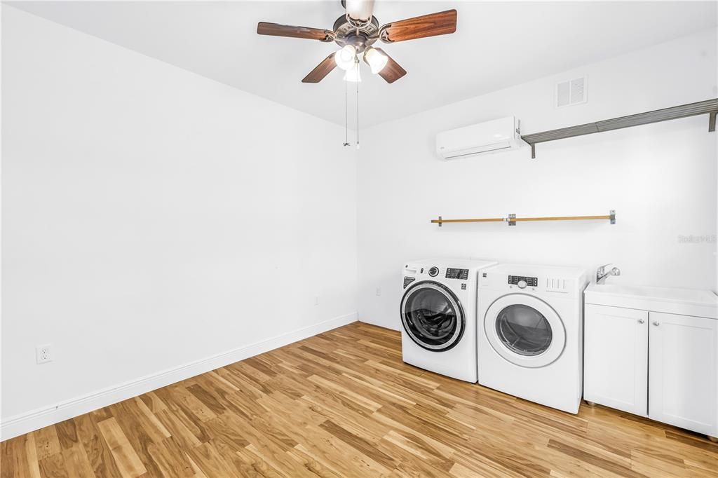 В аренду: $4,250 (2 спален, 2 ванн, 1450 Квадратных фут)