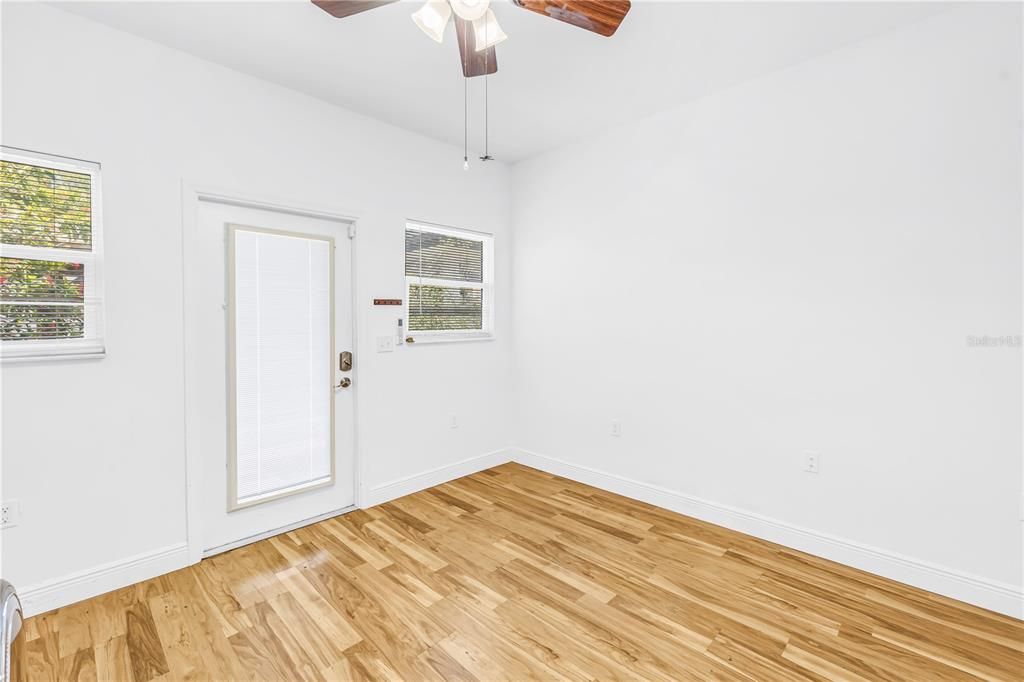 В аренду: $4,250 (2 спален, 2 ванн, 1450 Квадратных фут)