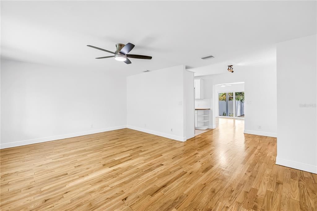 В аренду: $4,250 (2 спален, 2 ванн, 1450 Квадратных фут)
