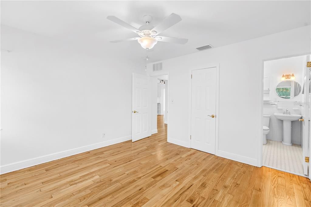 В аренду: $4,250 (2 спален, 2 ванн, 1450 Квадратных фут)