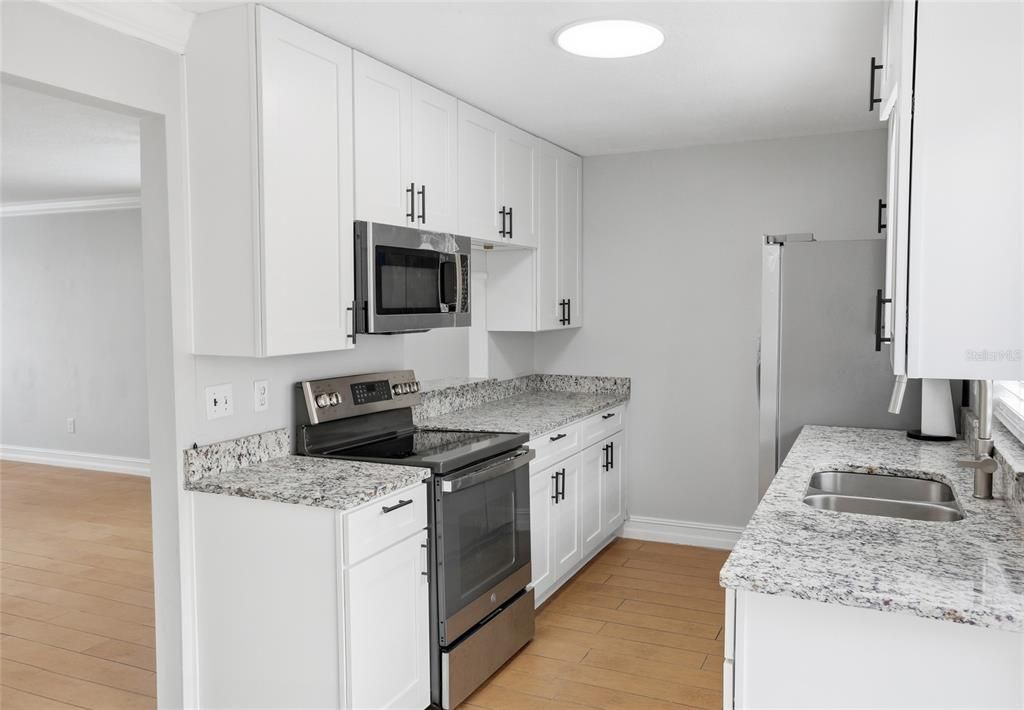 В аренду: $1,795 (2 спален, 2 ванн, 1104 Квадратных фут)