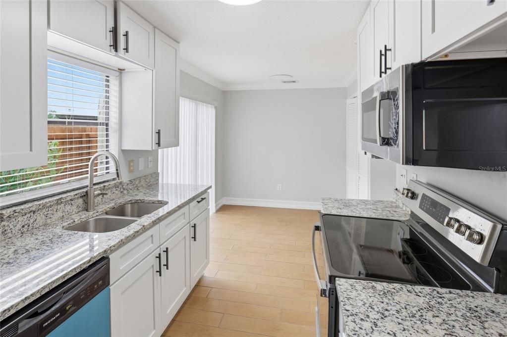 В аренду: $1,795 (2 спален, 2 ванн, 1104 Квадратных фут)