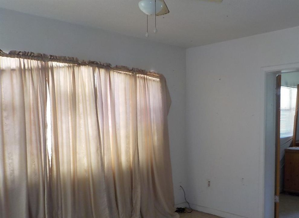 For Sale: $193,000 (4 beds, 1 baths, 1206 Square Feet)