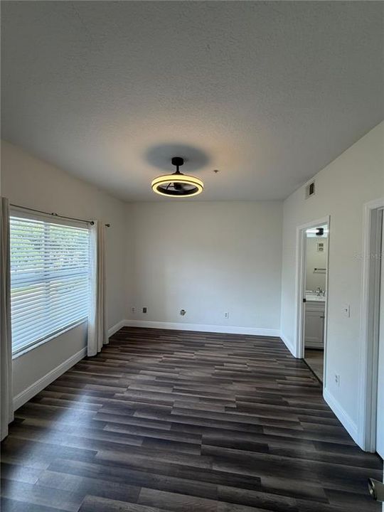 В аренду: $1,900 (3 спален, 2 ванн, 1291 Квадратных фут)