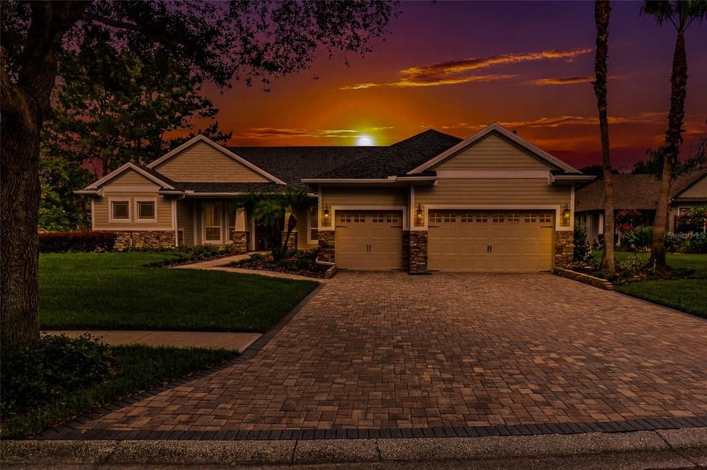 For Sale: $1,300,000 (5 beds, 4 baths, 4459 Square Feet)