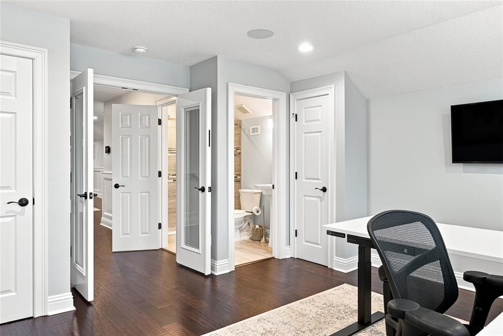 For Sale: $1,300,000 (5 beds, 4 baths, 4459 Square Feet)