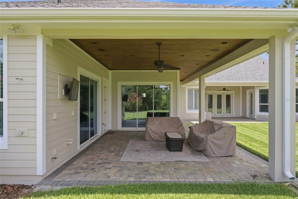 For Sale: $1,300,000 (5 beds, 4 baths, 4459 Square Feet)