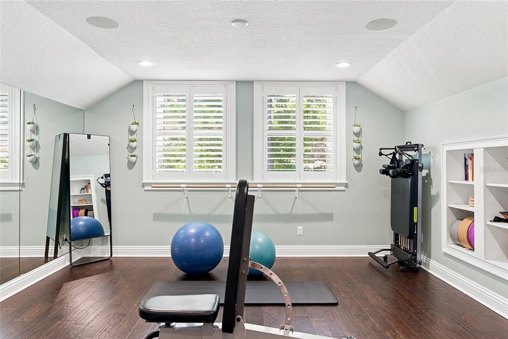 For Sale: $1,300,000 (5 beds, 4 baths, 4459 Square Feet)