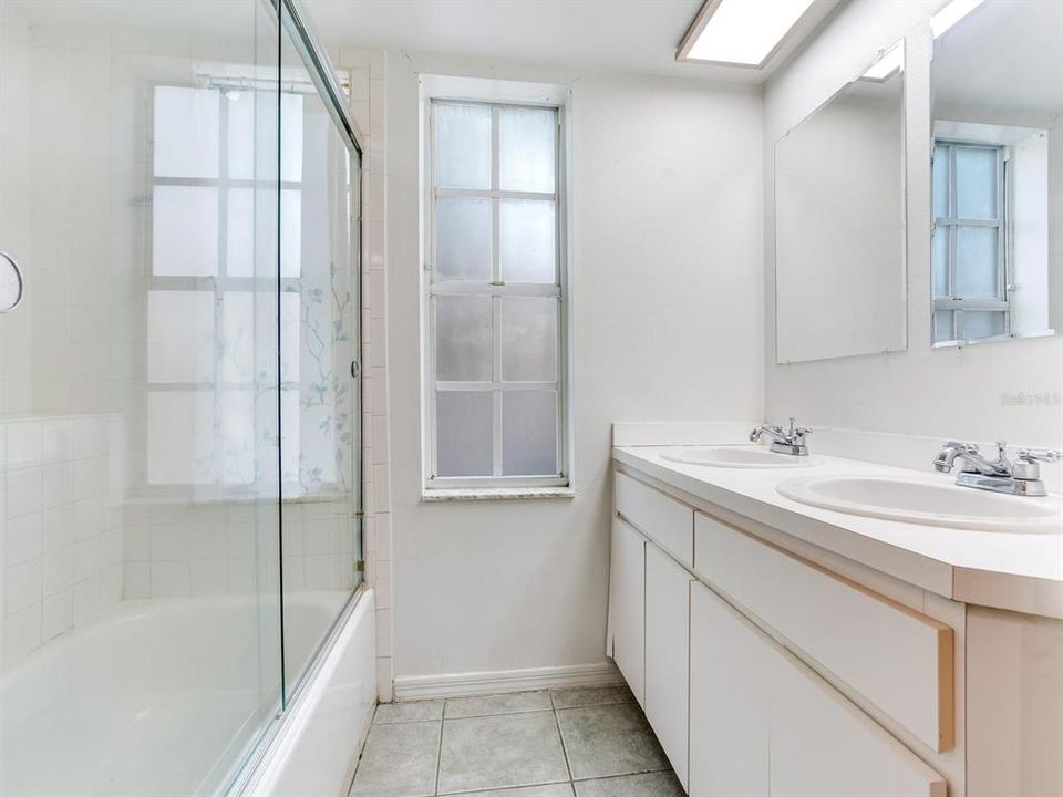 En Venta: $322,000 (2 camas, 2 baños, 1073 Pies cuadrados)