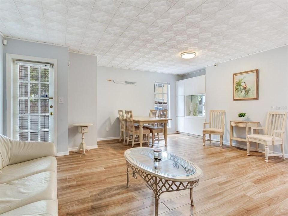 En Venta: $322,000 (2 camas, 2 baños, 1073 Pies cuadrados)