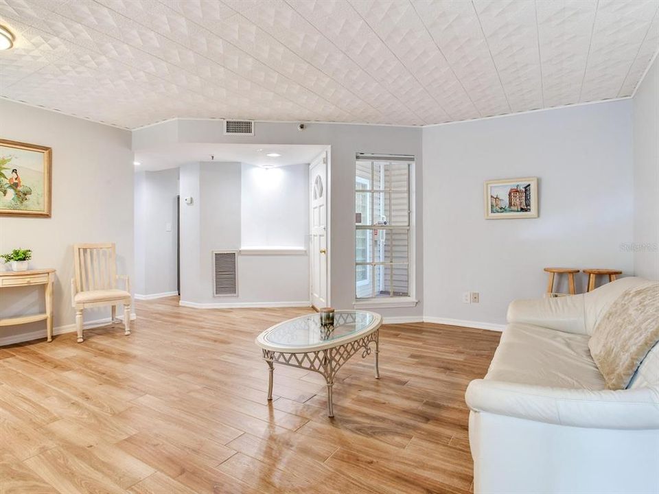 En Venta: $322,000 (2 camas, 2 baños, 1073 Pies cuadrados)