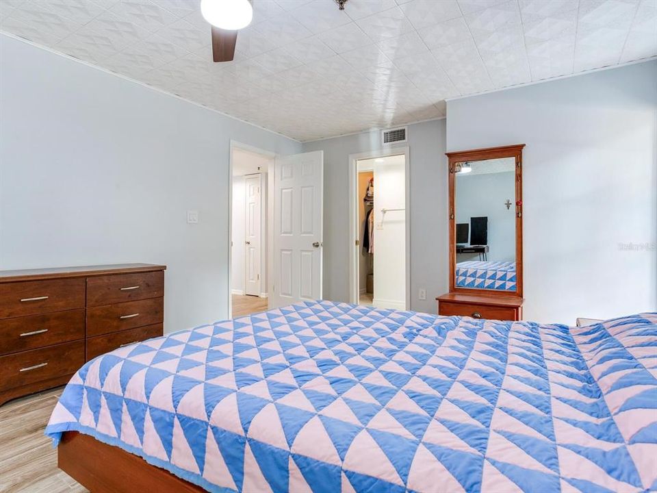 En Venta: $322,000 (2 camas, 2 baños, 1073 Pies cuadrados)