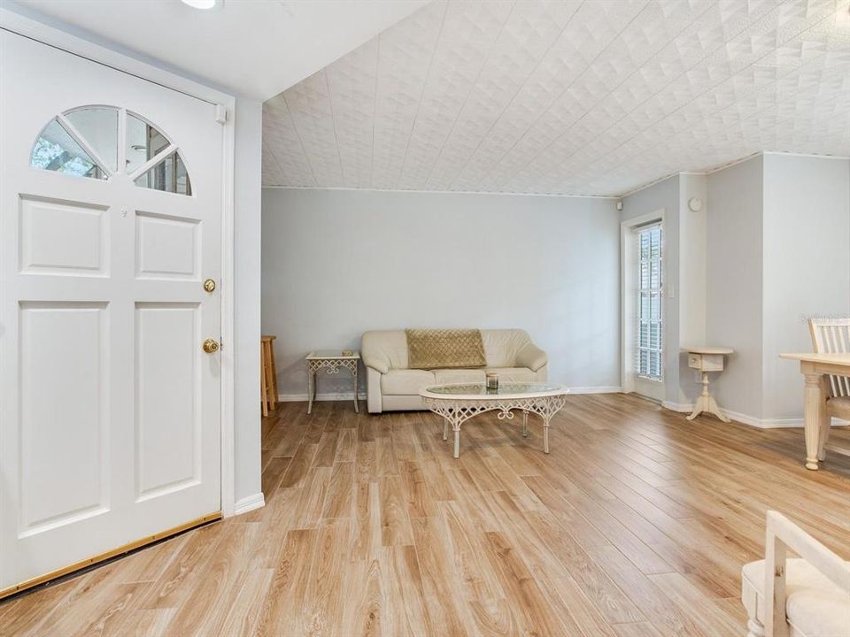 En Venta: $322,000 (2 camas, 2 baños, 1073 Pies cuadrados)