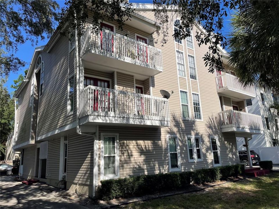 En Venta: $322,000 (2 camas, 2 baños, 1073 Pies cuadrados)