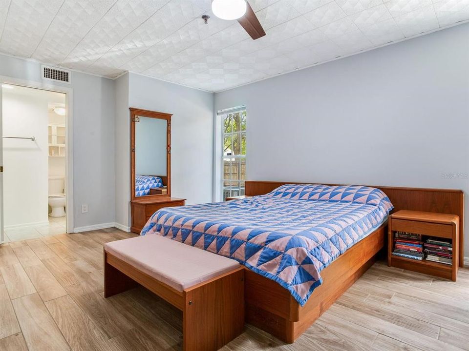 En Venta: $322,000 (2 camas, 2 baños, 1073 Pies cuadrados)