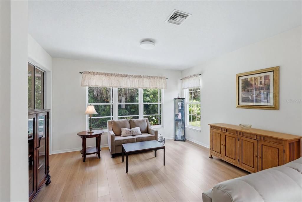 En Venta: $425,000 (3 camas, 2 baños, 1660 Pies cuadrados)