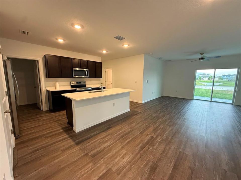 В аренду: $2,999 (5 спален, 3 ванн, 2453 Квадратных фут)