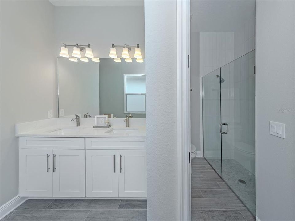 En Venta: $899,900 (4 camas, 3 baños, 3021 Pies cuadrados)