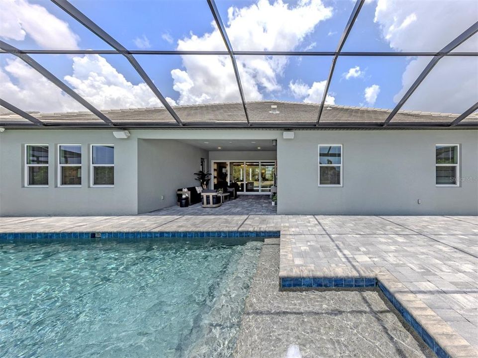 En Venta: $899,900 (4 camas, 3 baños, 3021 Pies cuadrados)