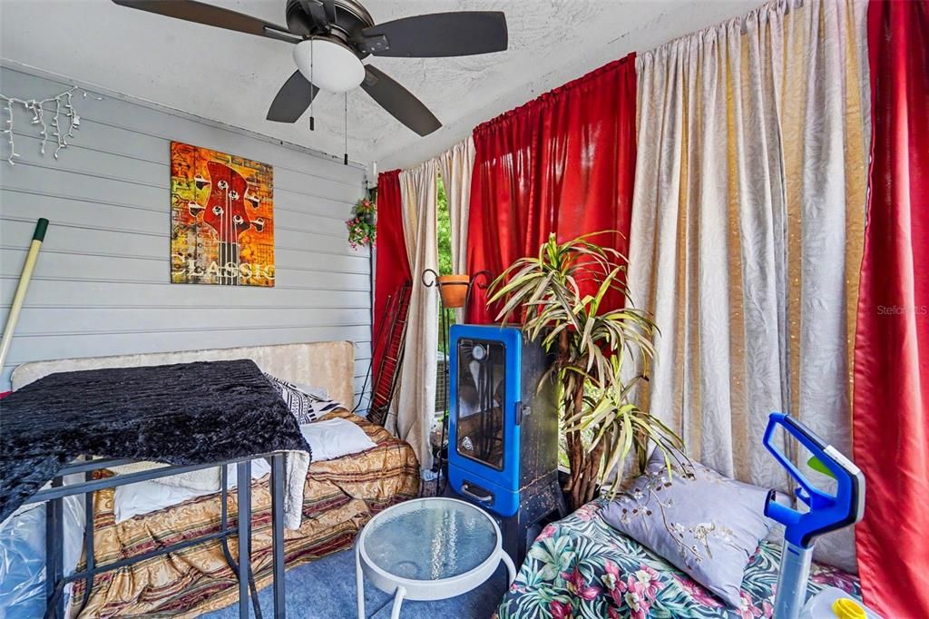 For Sale: $195,000 (2 beds, 2 baths, 888 Square Feet)
